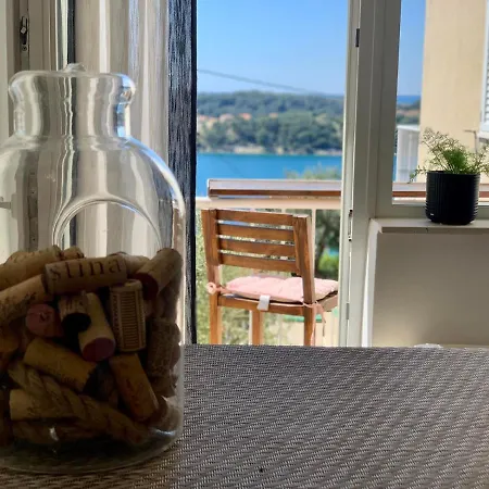 Comfort 1-bedroom With Pool & Sea View *