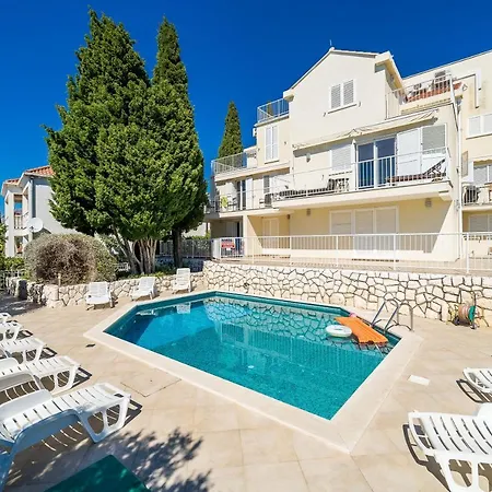 Comfort 1-bedroom With Pool & Sea View * 챠브타트